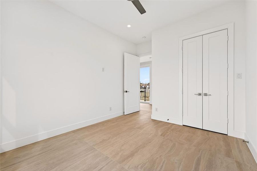 Spacious, unfurnished interior of a new home in , Richardson (Image 32).