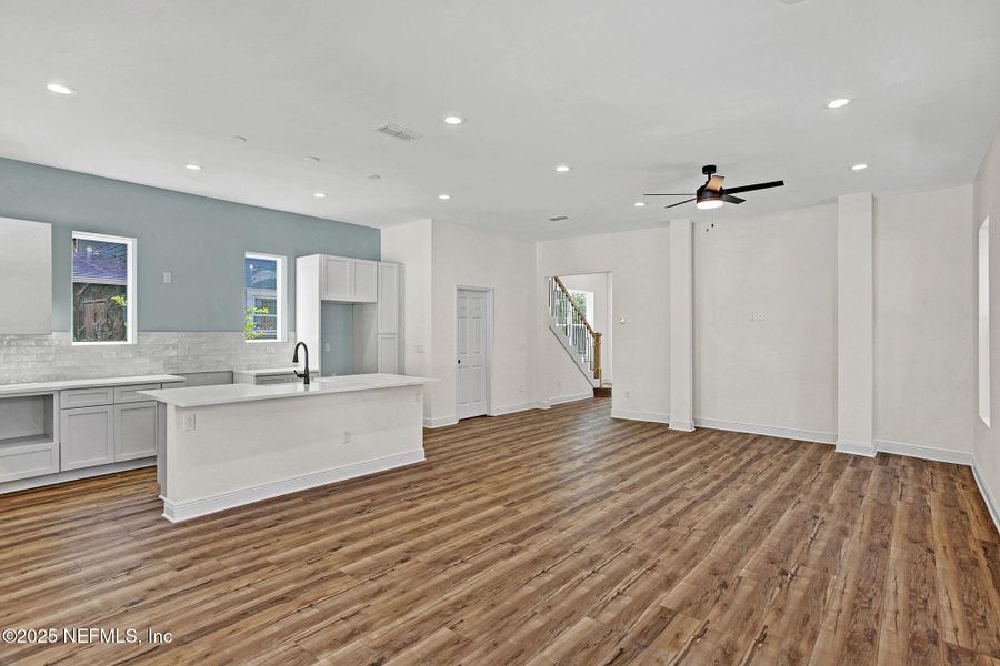 Spacious, unfurnished interior of a new home in , Jacksonville (Image 20).