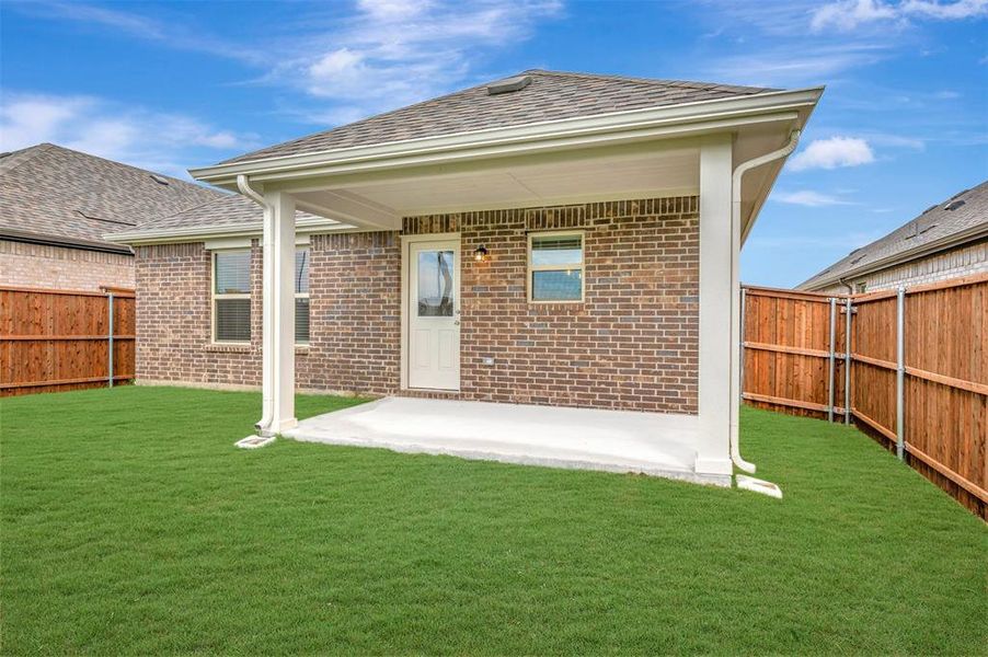 Exterior details and patio area of a home in Lane Ranch, Sanger (Image 23).
