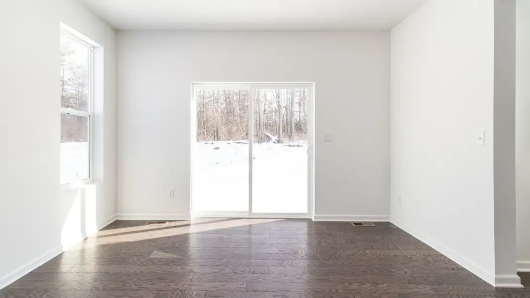 Representative unfurnished interior of a home built from the The Middleton by Norfolk Homes in Offsite Builds Southern Michigan, Ann Arbor (Image 77).