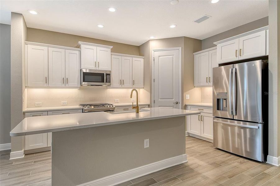 Furnished interior view inside a new home in , Venice (Image 9).