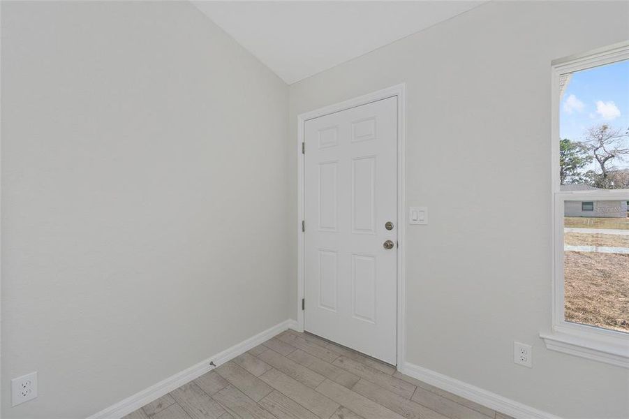 Spacious, unfurnished interior of a new home in , Ocala (Image 28).