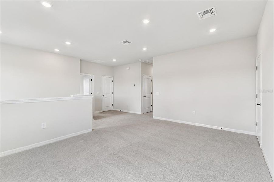 Spacious, unfurnished interior of a new home in John’s Lake North, Clermont (Image 38).