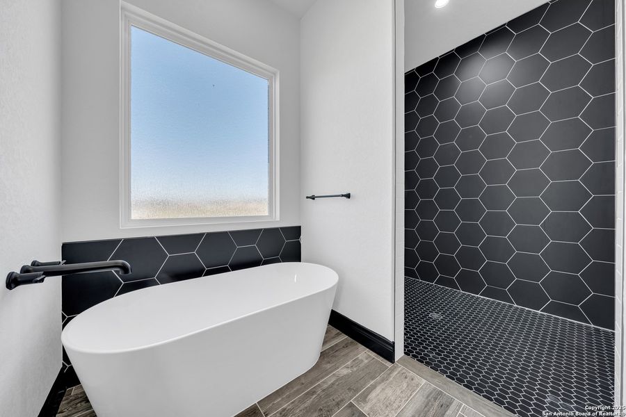 Furnished interior view inside a new home in , La Vernia (Image 12).