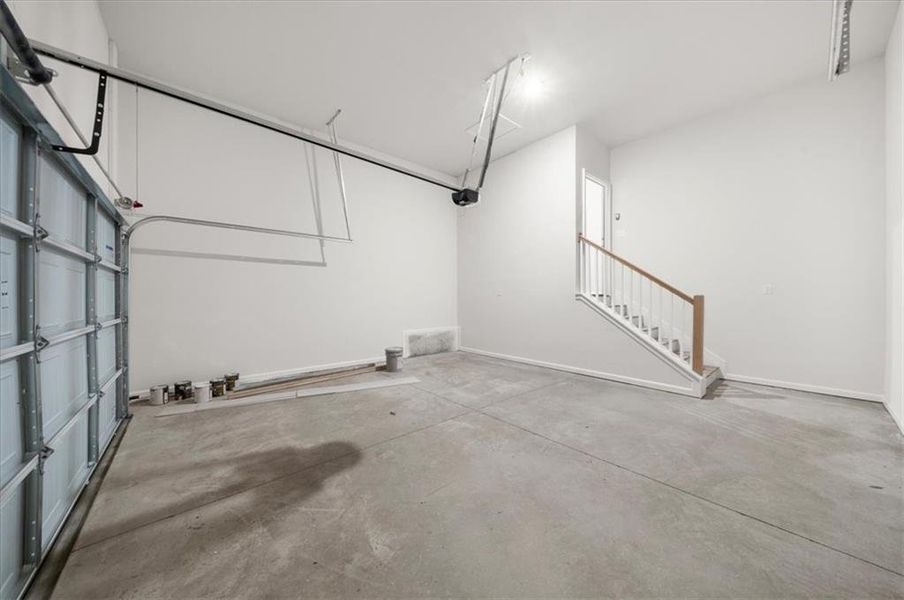 Spacious, unfurnished interior of a new home in , Gainesville (Image 32).