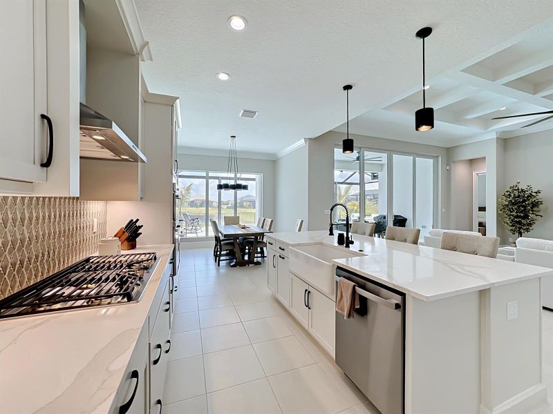 9244 SW Pinnacle Island Dining