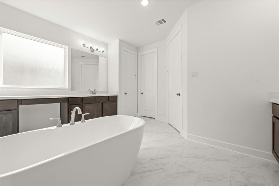 Furnished interior view inside a new home in Kresston - 65', Montgomery (Image 12).