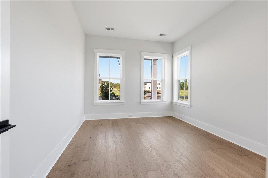 Spacious, unfurnished interior of a new home in , Summerville (Image 14).