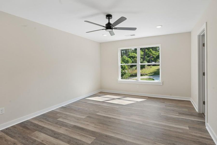 Spacious, unfurnished interior of a new home in , Gainesville (Image 15).