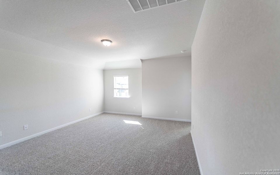 Spacious, unfurnished interior of a new home in Arcadia Ridge, San Antonio (Image 8). Spacious, unfurnished interior of a new home in Arcadia Ridge, San Antonio (Image 8).