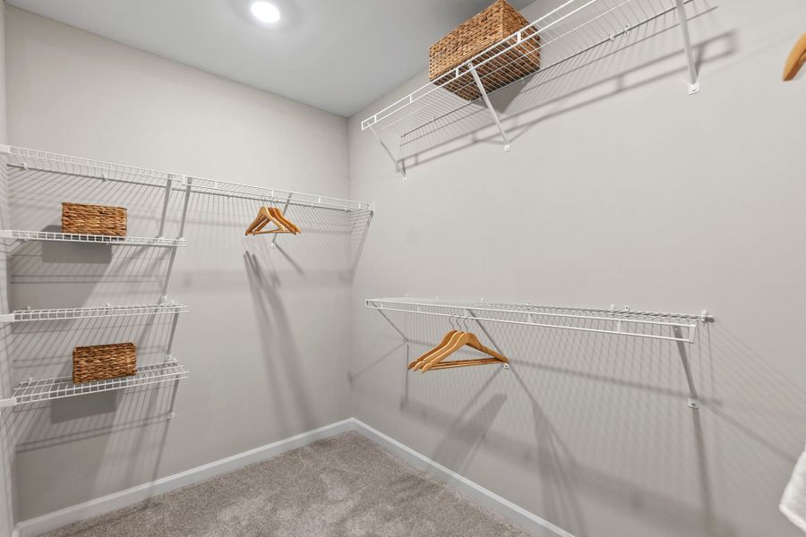 Spacious, unfurnished interior of a new home in The Coves on Lake Wylie, Charlotte (Image 17).