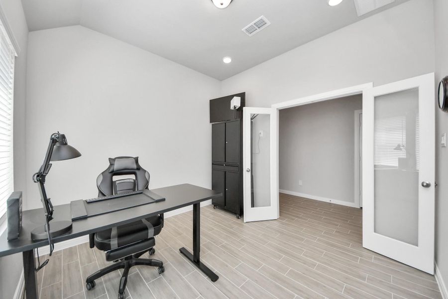 Great flex space! This space can suit a variety of options - work/office, gym, hobbies or extra guest room!