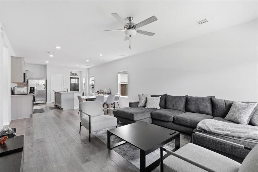 Furnished interior view inside a new home in Paloma at Sanford Farms, Waller (Image 30). Furnished interior view inside a new home in Paloma at Sanford Farms, Waller (Image 30).