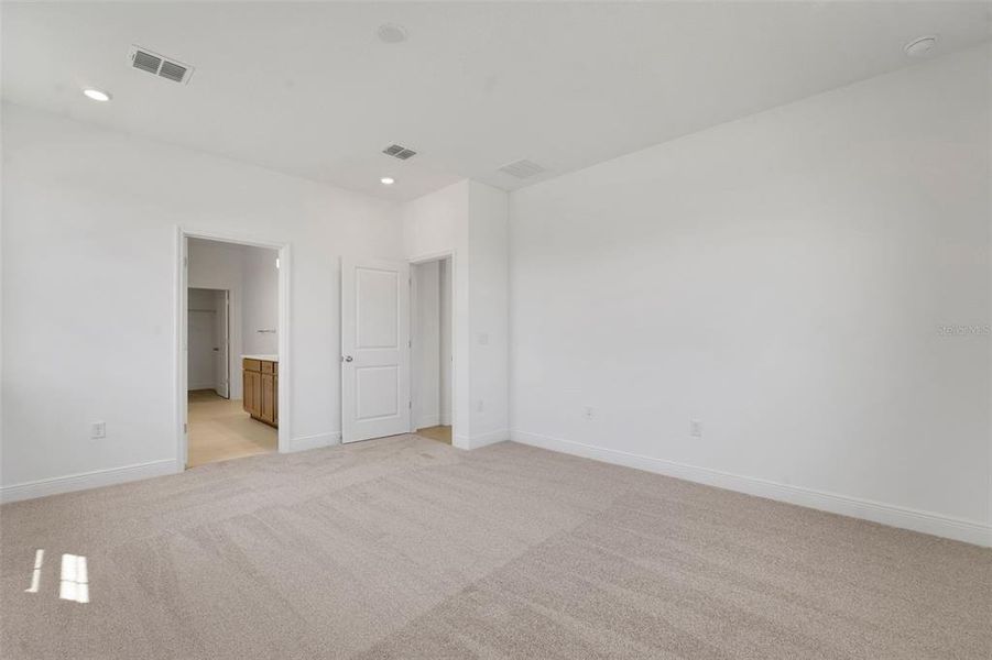 Spacious, unfurnished interior of a new home in Crossroads at Kelly Park, Apopka (Image 42).