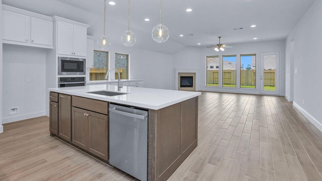 Image 19 of a home in Grand Central Park 50'. Image 19 of a home in Grand Central Park 50'.