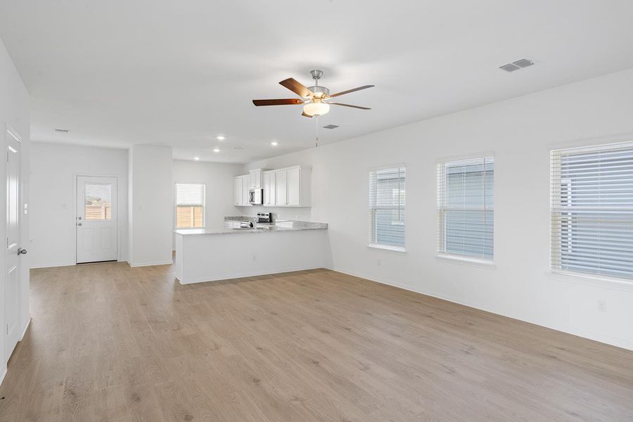 Spacious, unfurnished interior of a new home in Canyon Ranch, Jarrell (Image 6). Spacious, unfurnished interior of a new home in Canyon Ranch, Jarrell (Image 6).