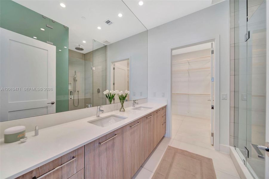 Furnished interior view inside a new home in , Fort Lauderdale (Image 42).