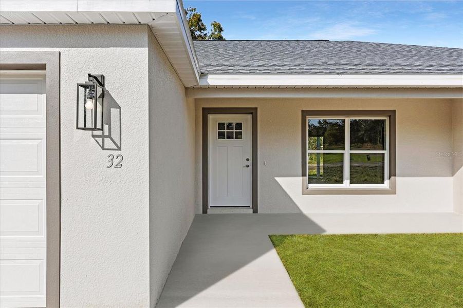 Exterior details and patio area of a home in , Ocklawaha (Image 4).