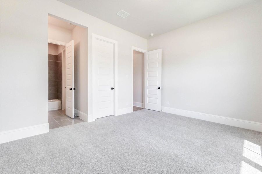 Spacious, unfurnished interior of a new home in Fulbrook on Fulshear Creek, Fulshear (Image 44).
