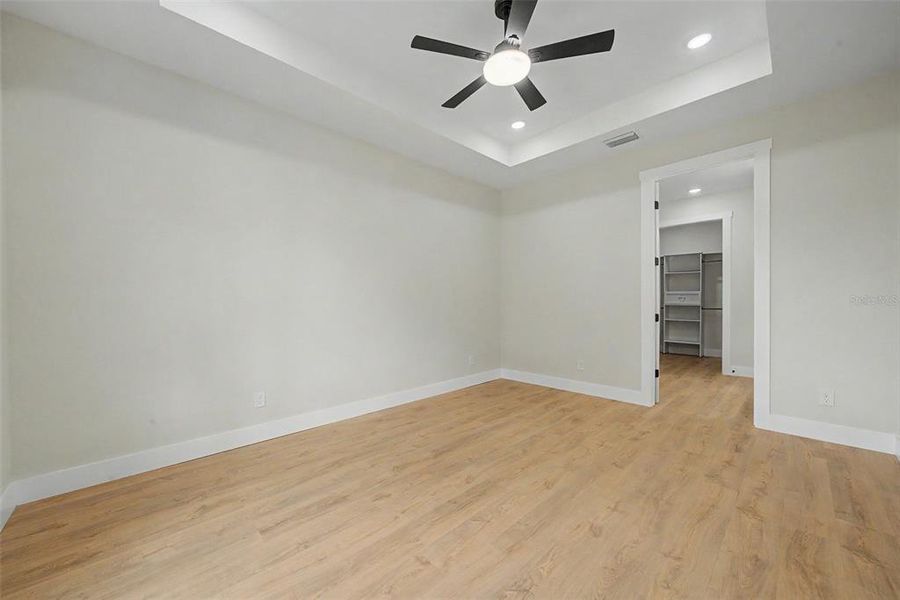 Spacious, unfurnished interior of a new home in , Sebring (Image 40).