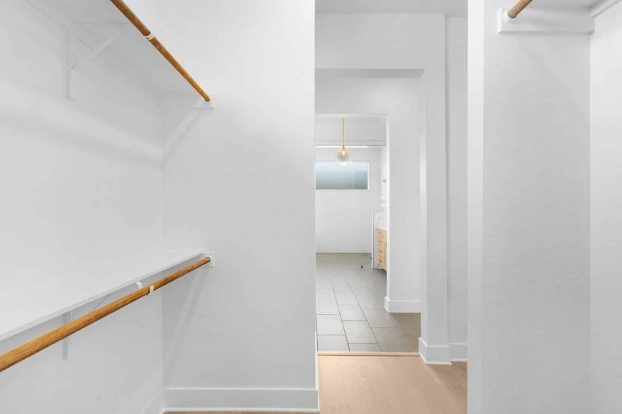 Spacious, unfurnished interior of a new home in Feathergrass, Florence (Image 68).