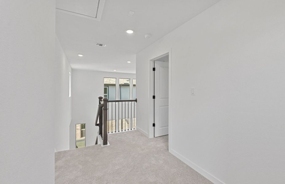 Spacious, unfurnished interior of a new home in Wolf Ranch, Georgetown (Image 17).