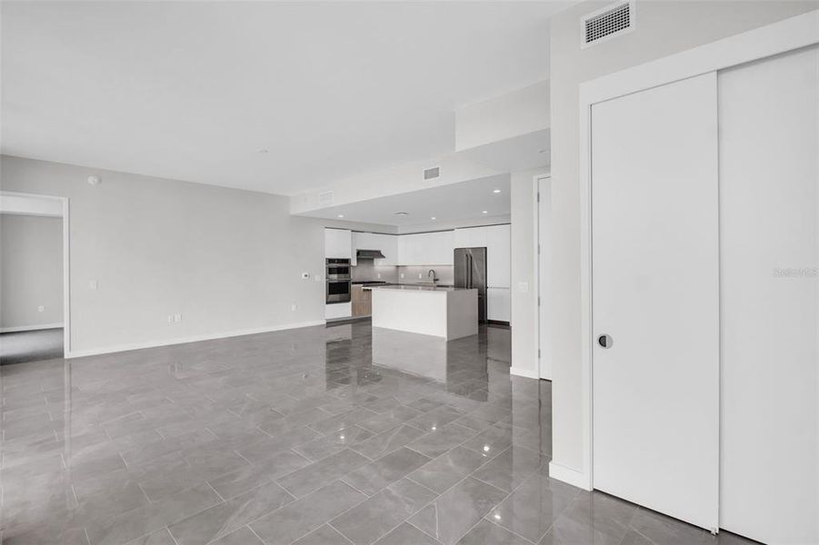 Spacious, unfurnished interior of a new home in , St. Petersburg (Image 24).