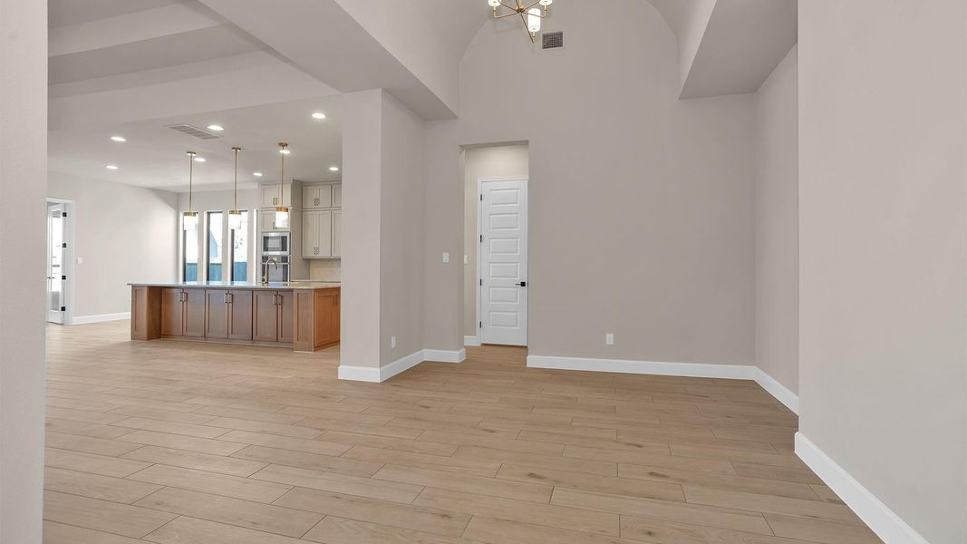 Spacious, unfurnished interior of a new home in Sienna, Missouri City (Image 10).