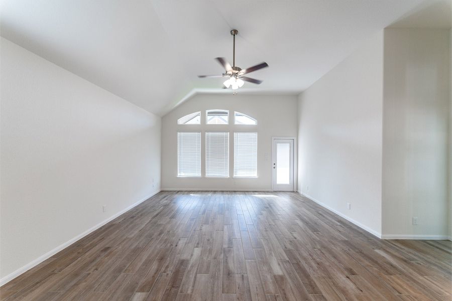 Spacious, unfurnished interior of a new home in Harvest Pointe, Needville (Image 21).