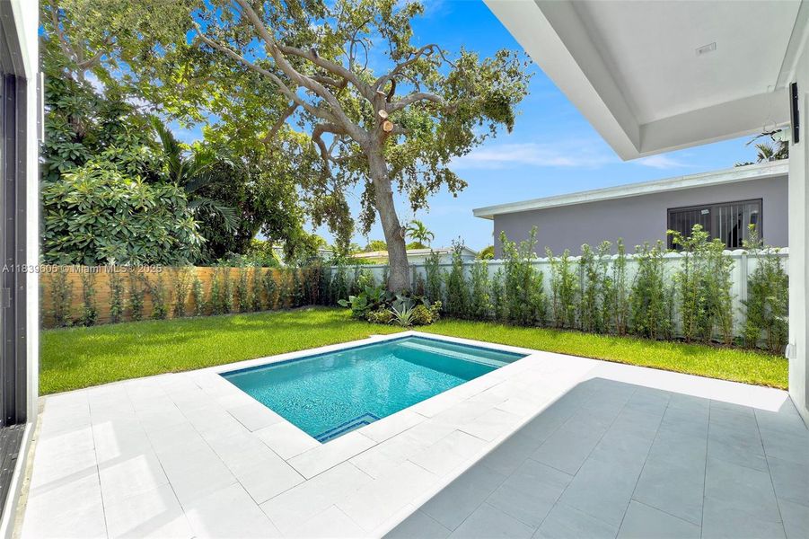 Exterior details and patio area of a home in , Miami (Image 10).