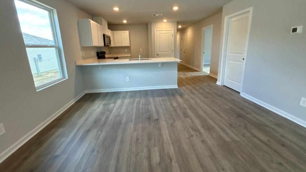 Spacious, unfurnished interior of a new home in Saddle Trace, Lewisburg (Image 11).