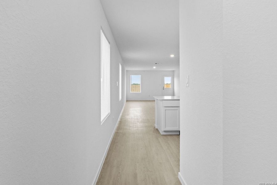 Spacious, unfurnished interior of a new home in Spring Grove, St. Hedwig (Image 13).