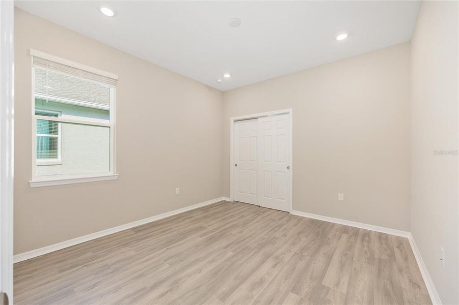 Spacious, unfurnished interior of a new home in , Ocala (Image 14).