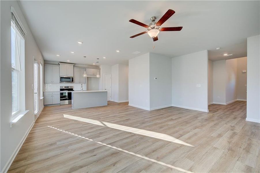 Spacious, unfurnished interior of a new home in Enclave at Evergreen, Fairburn (Image 20). Spacious, unfurnished interior of a new home in Enclave at Evergreen, Fairburn (Image 20).
