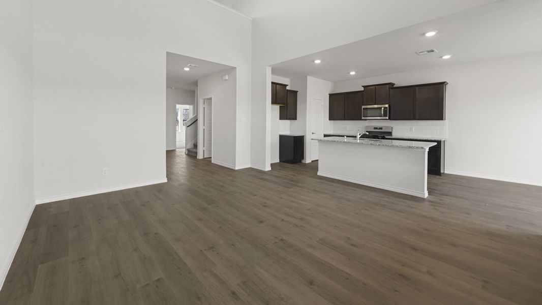 Spacious, unfurnished interior of a new home in Liberty Crossing, Royse City (Image 15).