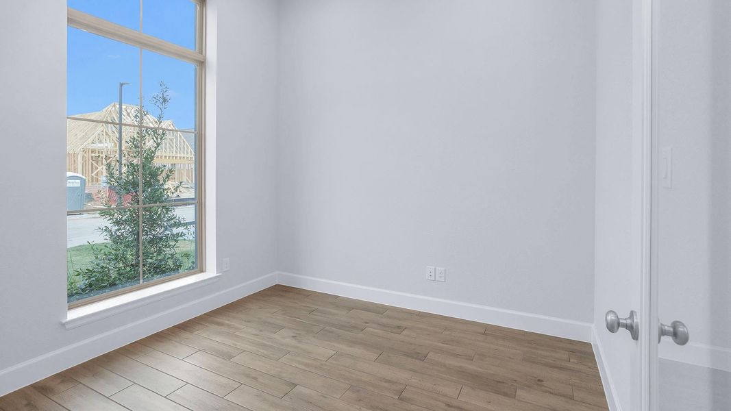 Spacious, unfurnished interior of a new home in The Highlands 45', Porter (Image 12).