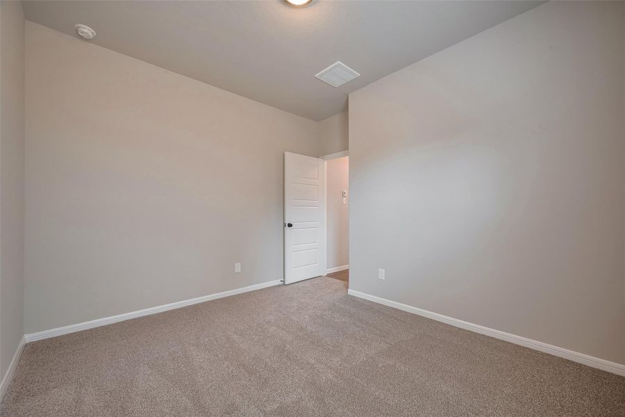 Spacious, unfurnished interior of a new home in Woodland Lakes, Huffman (Image 21).