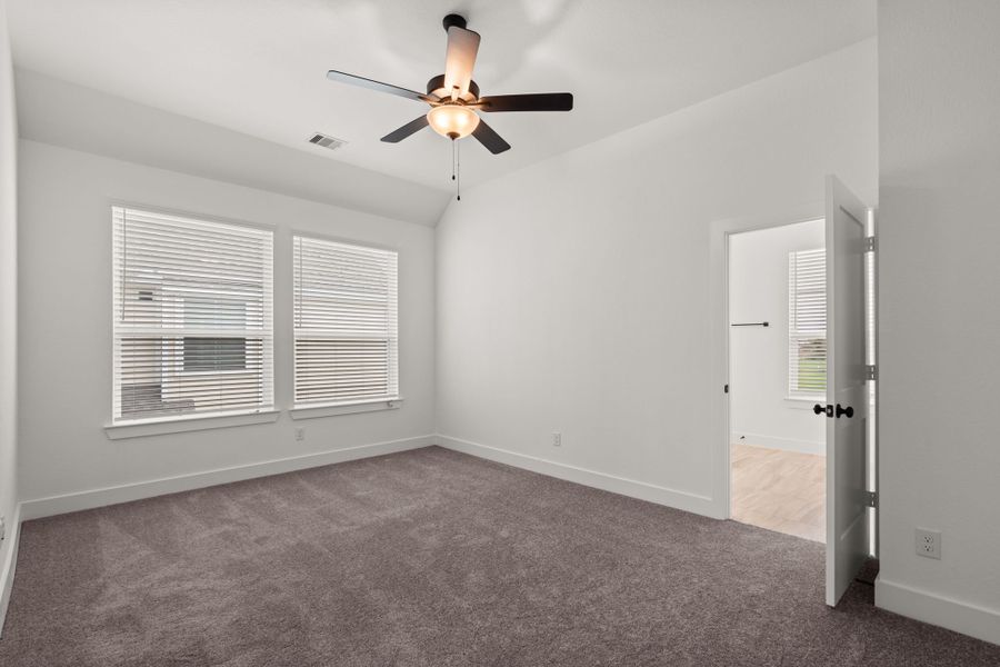 Spacious, unfurnished interior of a new home in Meridiana, Manvel (Image 11).