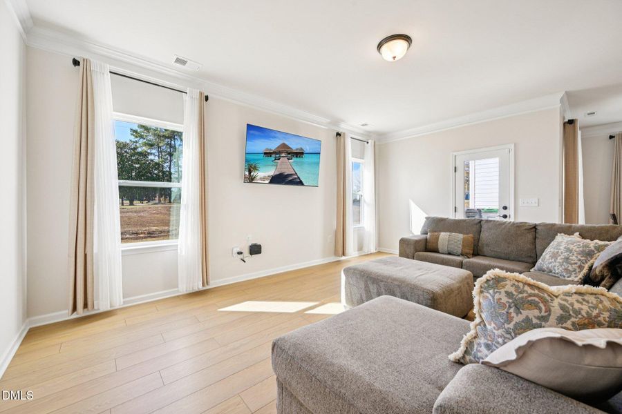 8-web-or-mls-Commons Cir-S2511-008