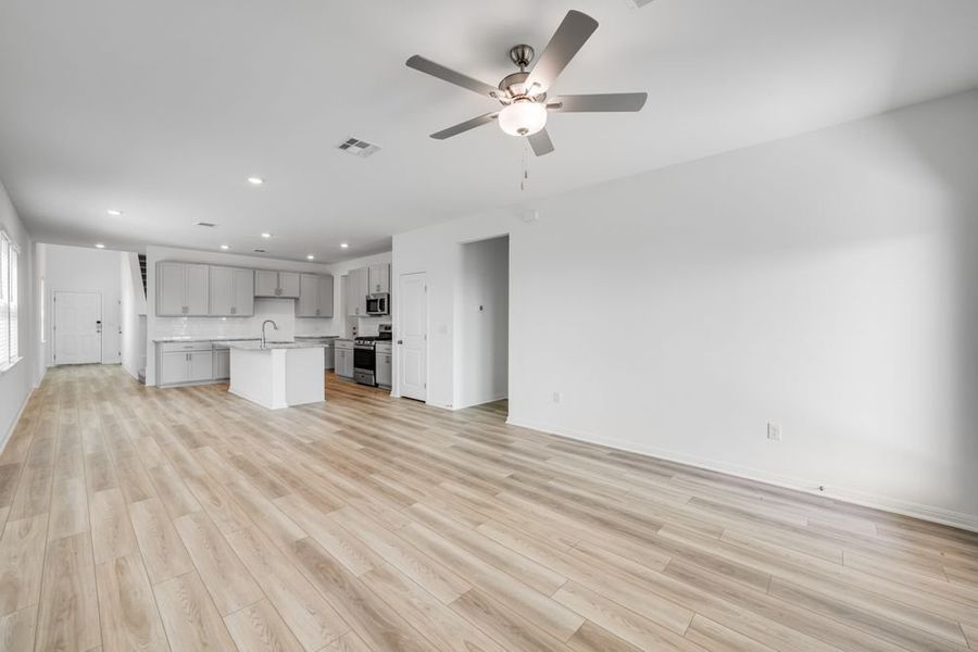 Spacious, unfurnished interior of a new home in Longview 40s, Del Valle (Image 29).