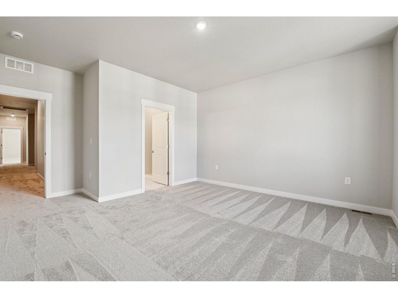 Spacious, unfurnished interior of a new home in , Longmont (Image 17).