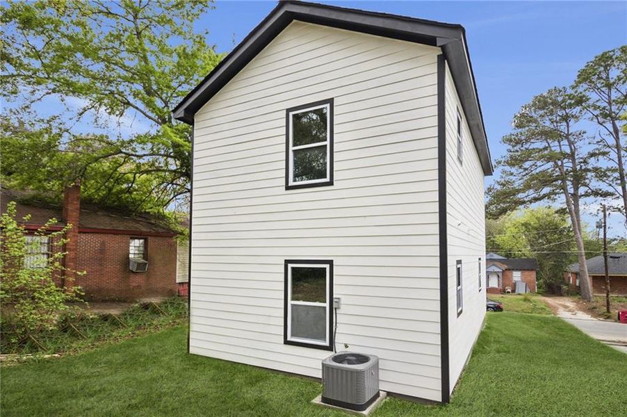 Exterior details and patio area of a home in , Macon (Image 2).
