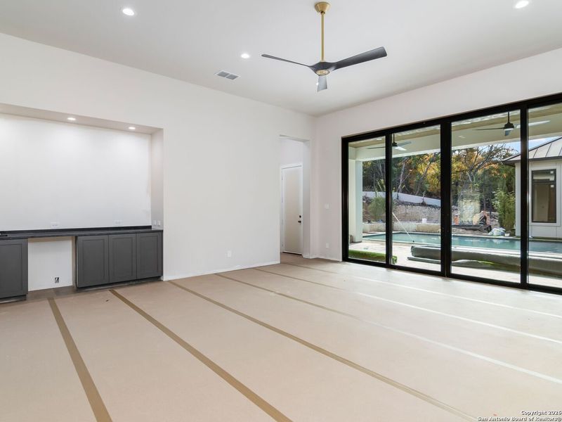 Spacious, unfurnished interior of a new home in , San Antonio (Image 12).