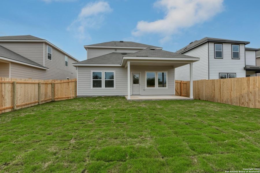 Exterior details and patio area of a home in Meadows at Hennersby Hollow 40's, San Antonio (Image 3).
