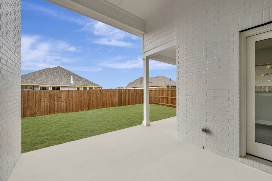 Exterior details and patio area of a home in Tavolo Park Cottages, Fort Worth (Image 4).