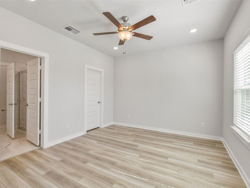 Spacious, unfurnished interior of a new home in Lakes at Black Oak, Magnolia (Image 22). Spacious, unfurnished interior of a new home in Lakes at Black Oak, Magnolia (Image 22).