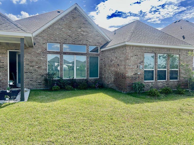 Exterior details and patio area of a home in , Katy (Image 23).