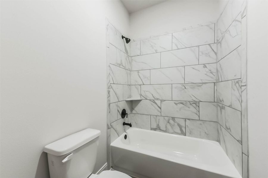 Furnished interior view inside a new home in , Baytown (Image 14).