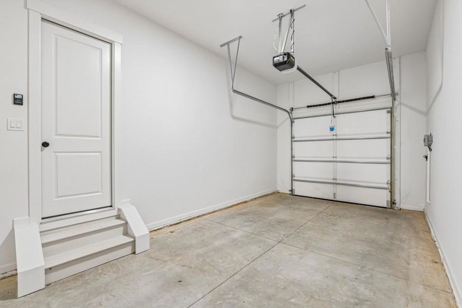 Spacious, unfurnished interior of a new home in White Post on Lake Lanier, Gainesville (Image 46). Spacious, unfurnished interior of a new home in White Post on Lake Lanier, Gainesville (Image 46).