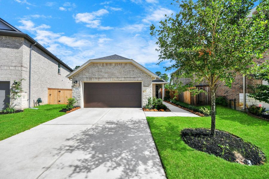 Front exterior of a new home in , Tomball, TX, highlighting curb appeal (Image 1).